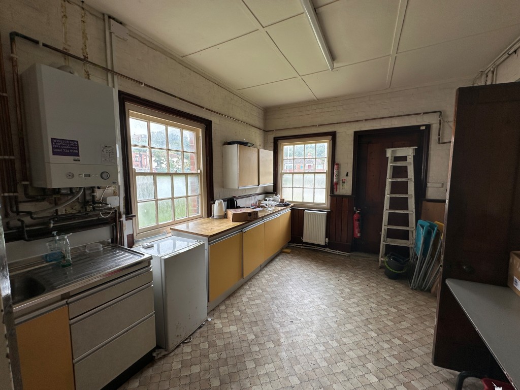 Lot: 24 - TWO DETACHED BUILDINGS WITH POTENTIAL - Kitchen side view